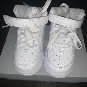 Nike Force 1 mid